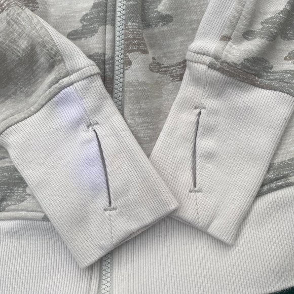 Athleta Triumph Grey Gypsum Camo Hoodie Sweatshirt Activewear Athleisure Sz XS - Picture 16 of 16